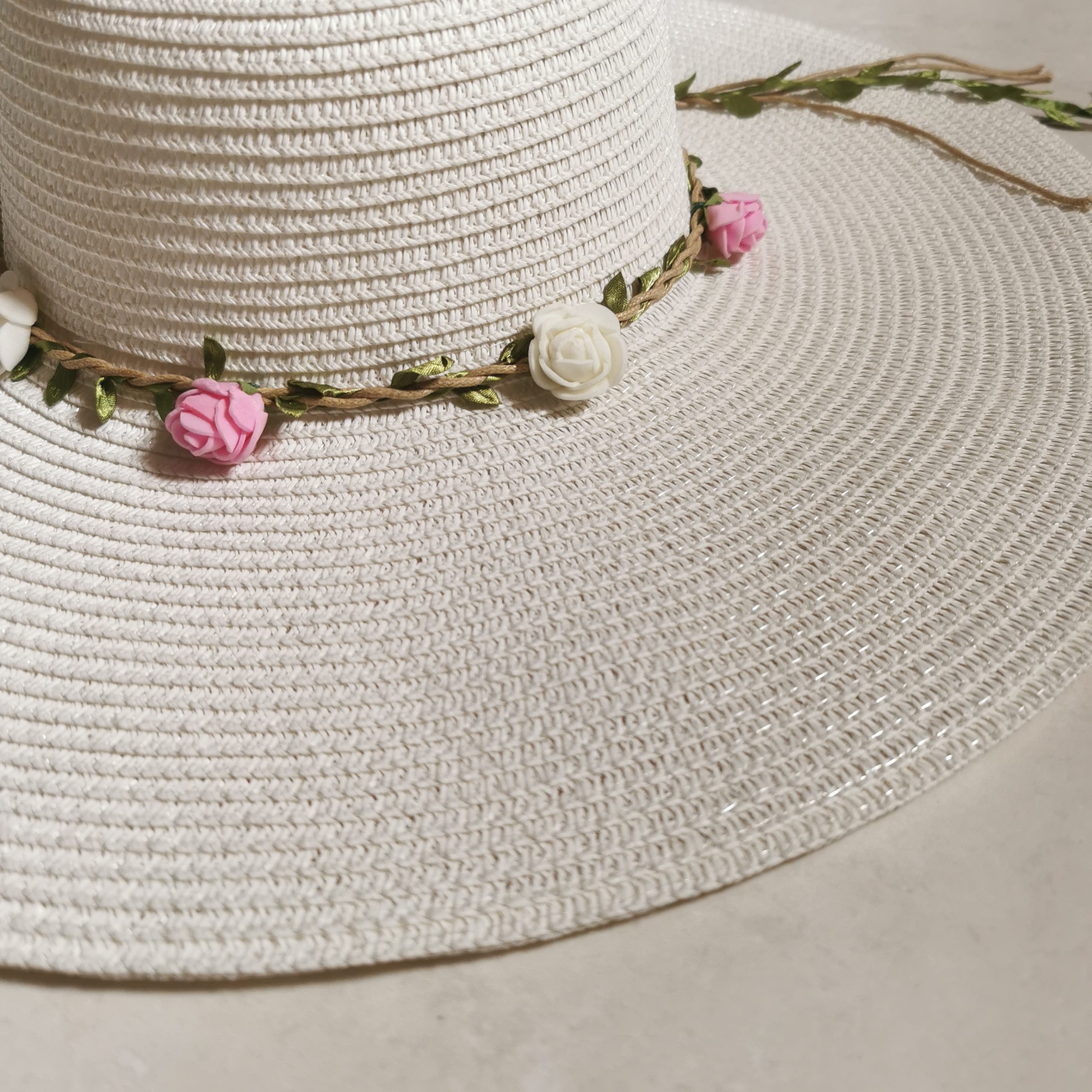 OUT Ladies White Floral Trim Hat – Practically Rustic